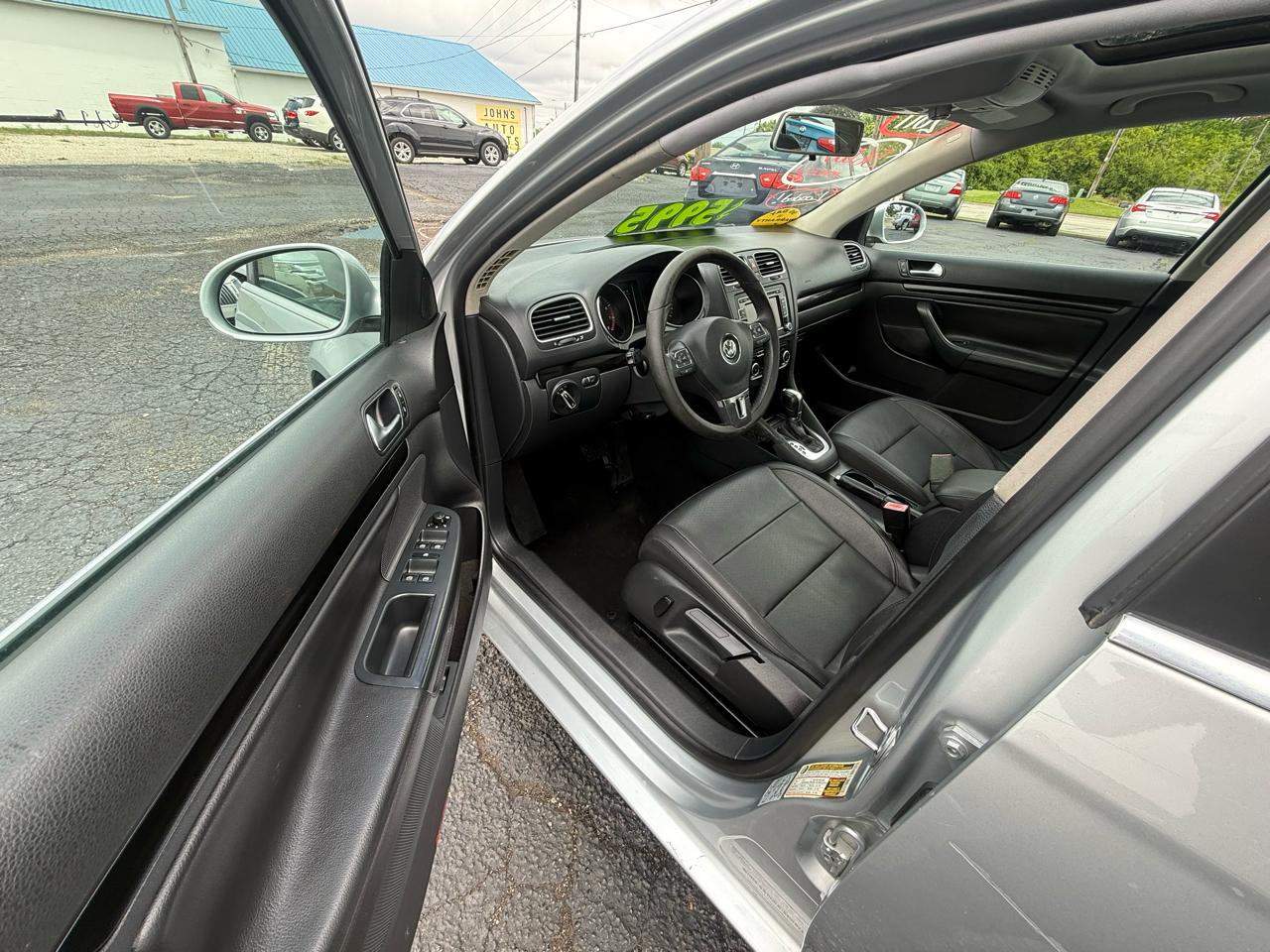Volkswagen Jetta SportWagen 2.5L SE 2011