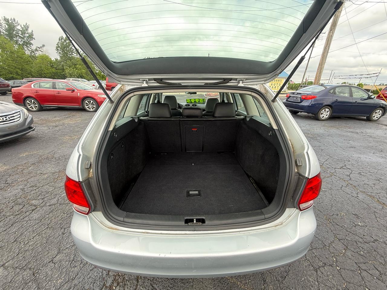 Volkswagen Jetta SportWagen 2.5L SE 2011