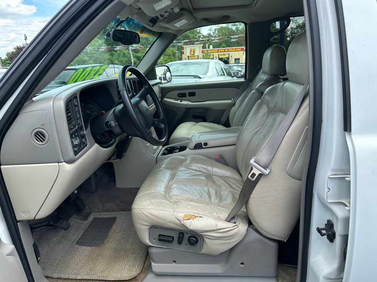 Chevrolet Suburban 1500 4WD 2002