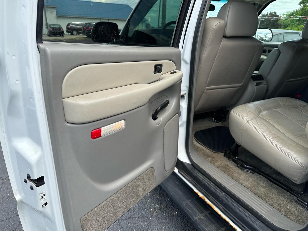 Chevrolet Suburban 1500 4WD 2002