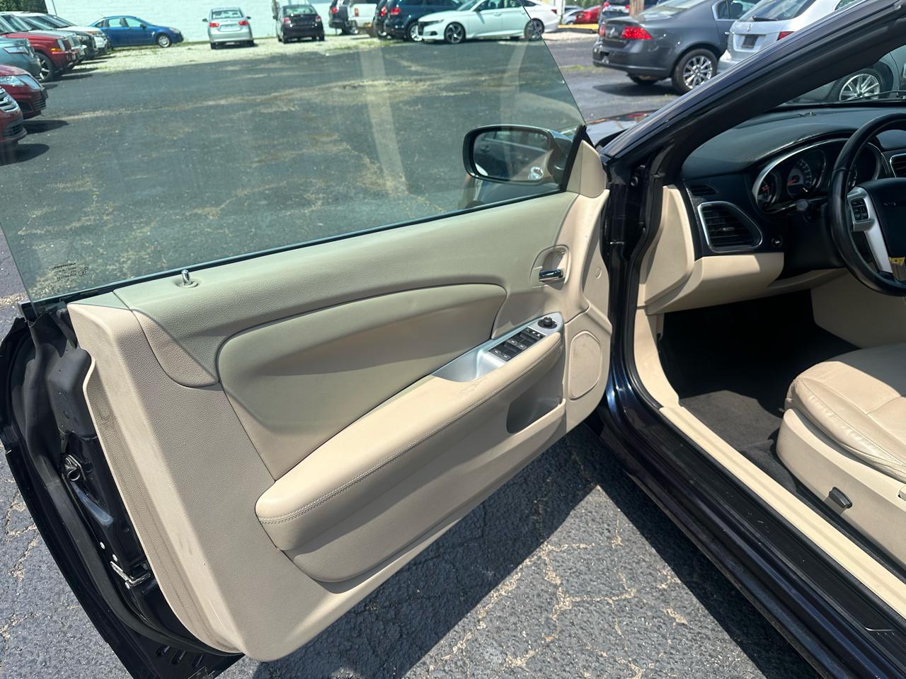 Chrysler 200 Limited Convertible 2011