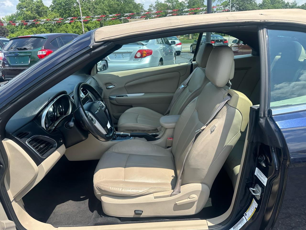 Chrysler 200 Limited Convertible 2011
