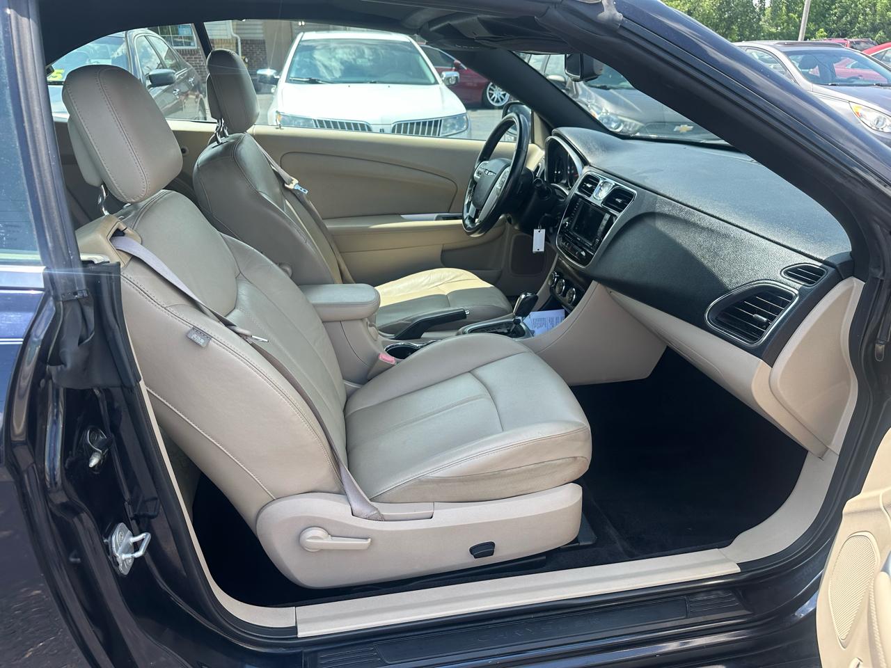 Chrysler 200 Limited Convertible 2011