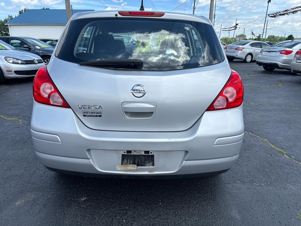 Nissan Versa 1.8 SL Hatchback 2011