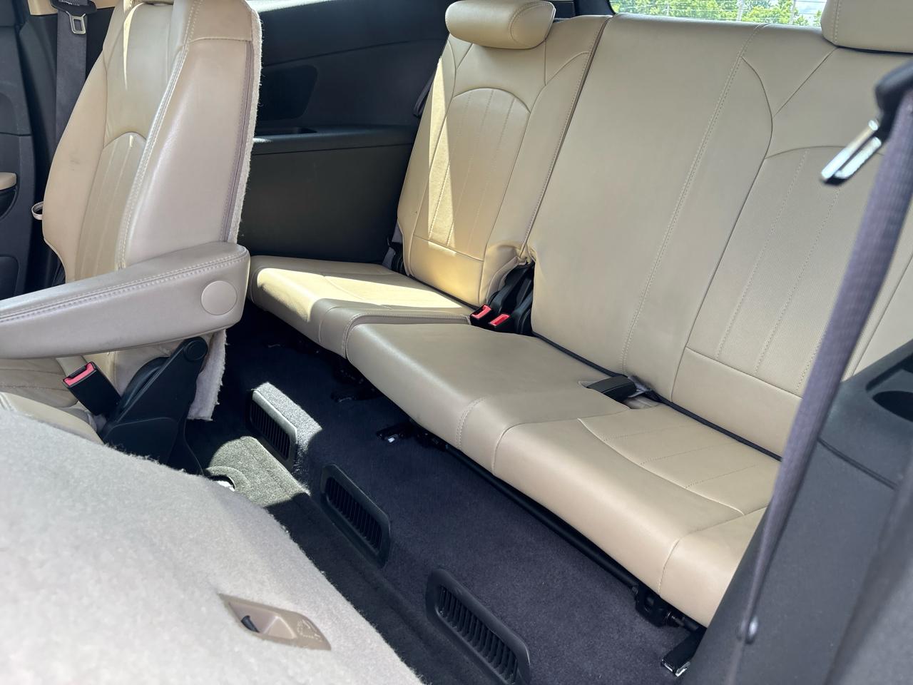 Chevrolet Traverse LTZ FWD 2012