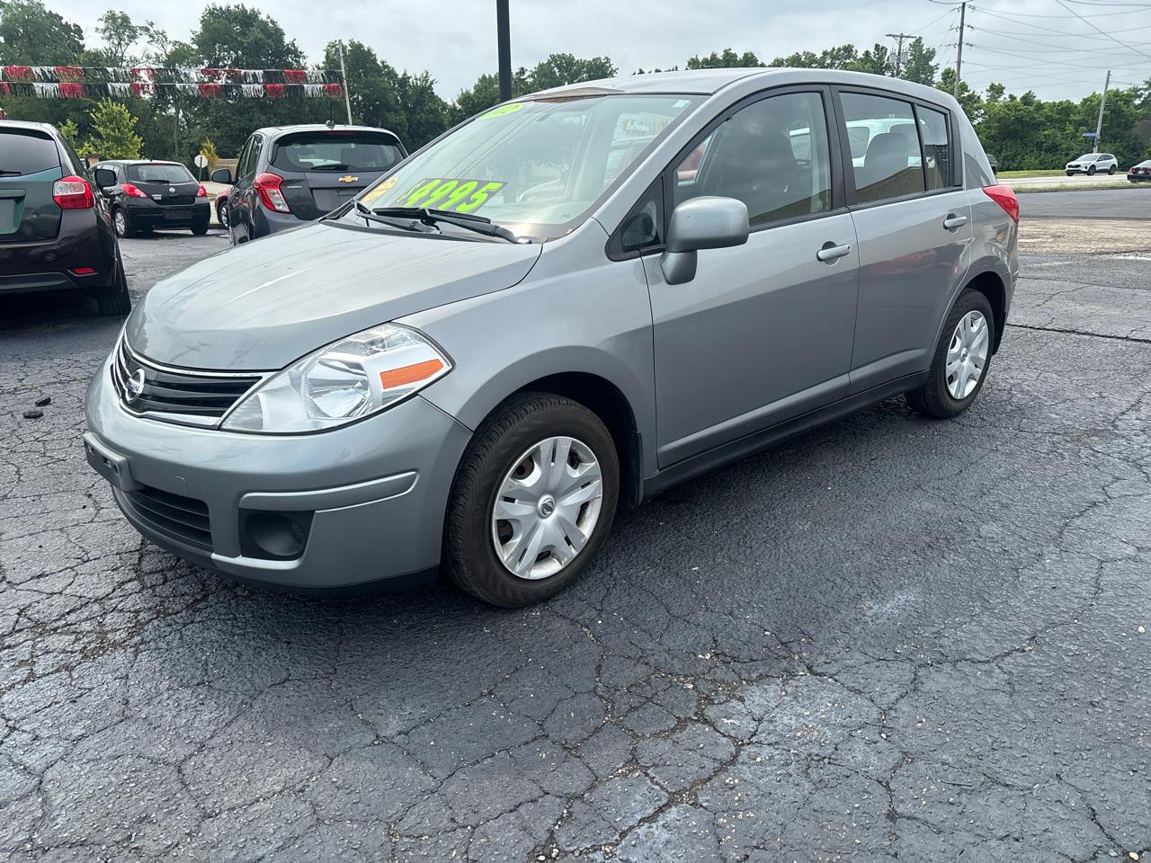 Nissan Versa 1.8 SL Hatchback 2012