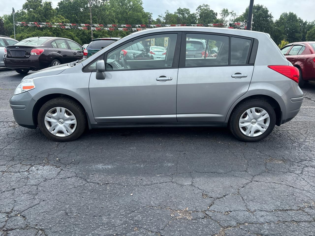 Nissan Versa 1.8 SL Hatchback 2012
