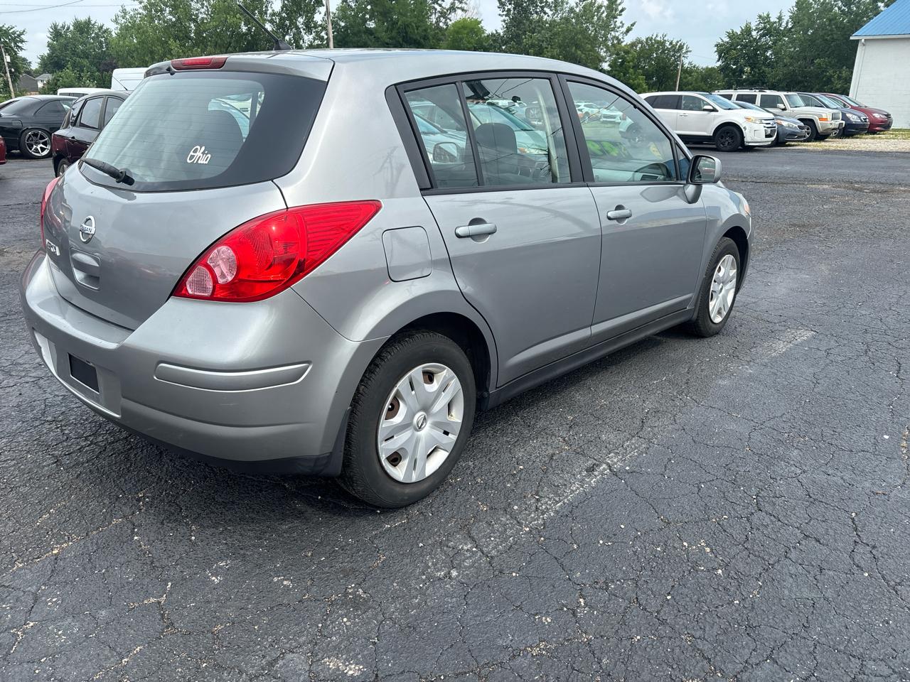 Nissan Versa 1.8 SL Hatchback 2012