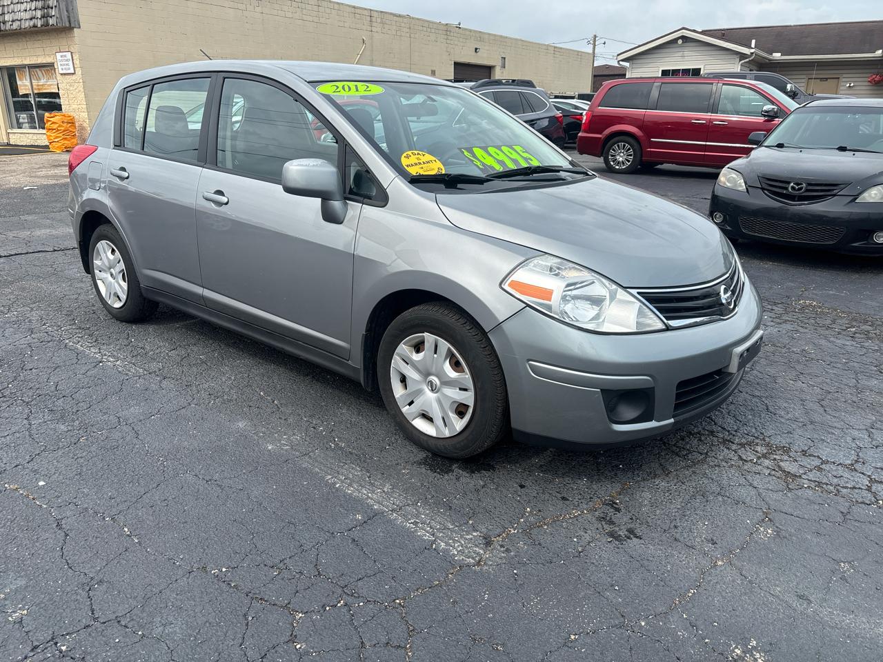 Nissan Versa 1.8 SL Hatchback 2012