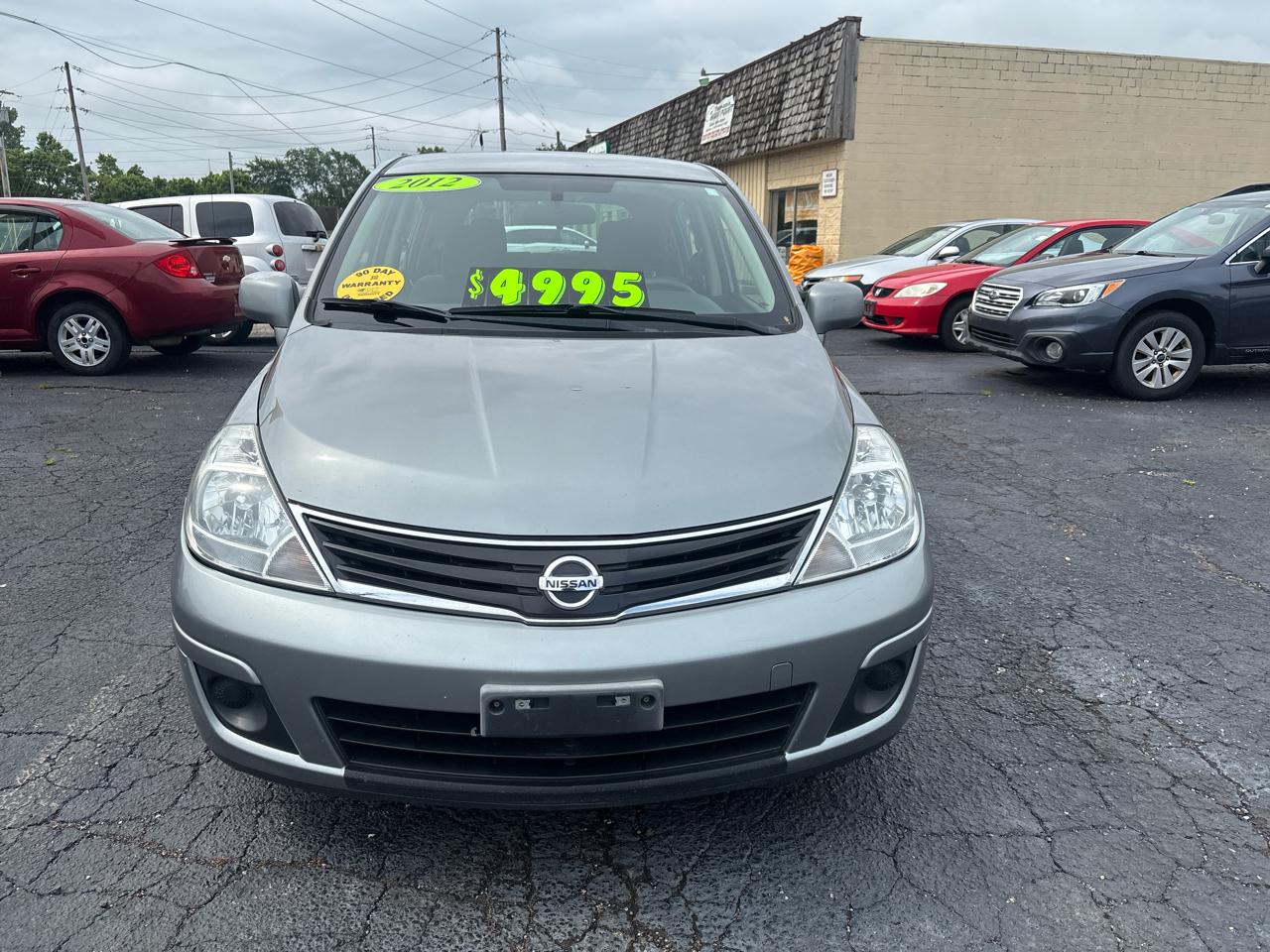 Nissan Versa 1.8 SL Hatchback 2012
