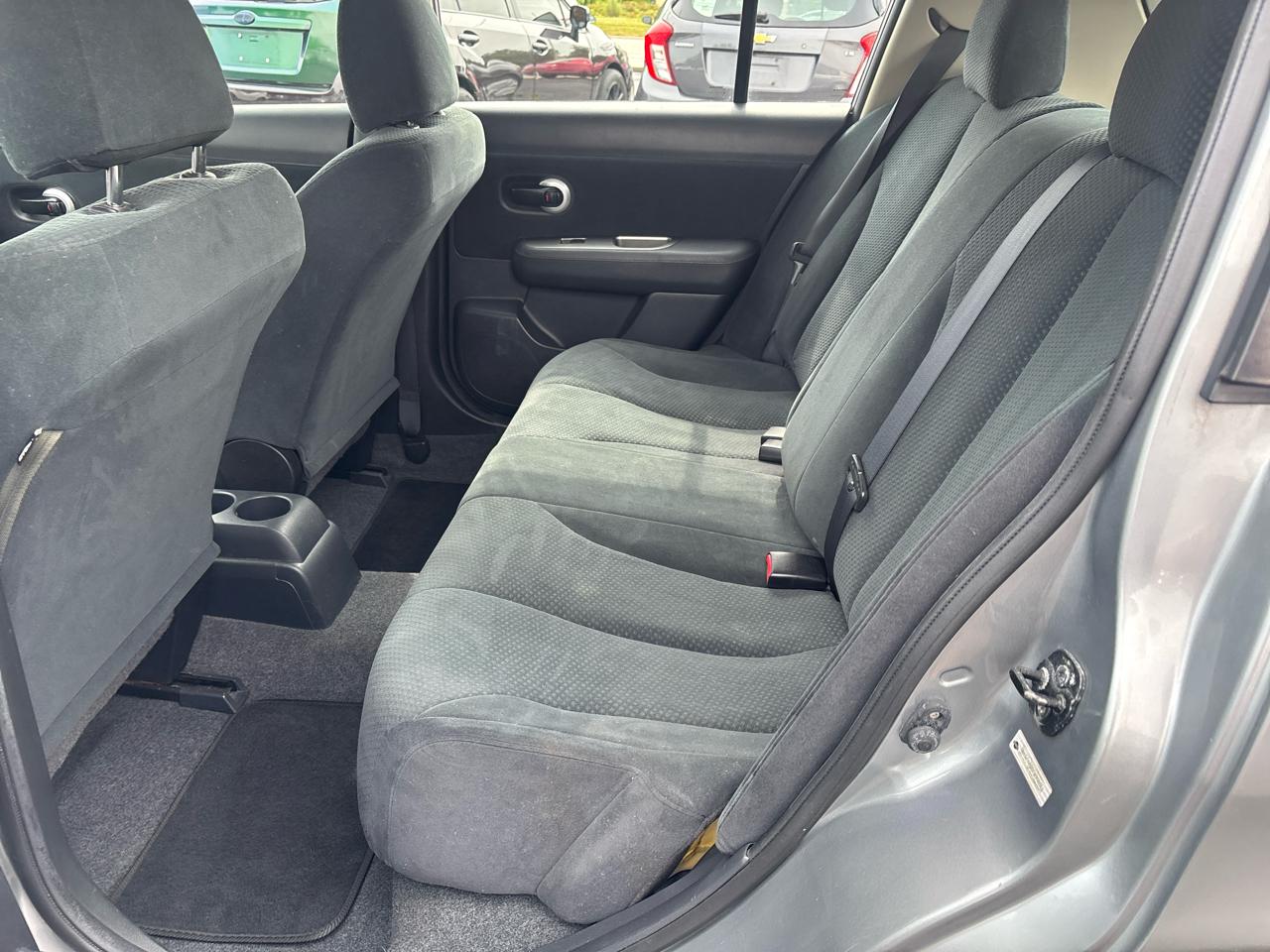 Nissan Versa 1.8 SL Hatchback 2012