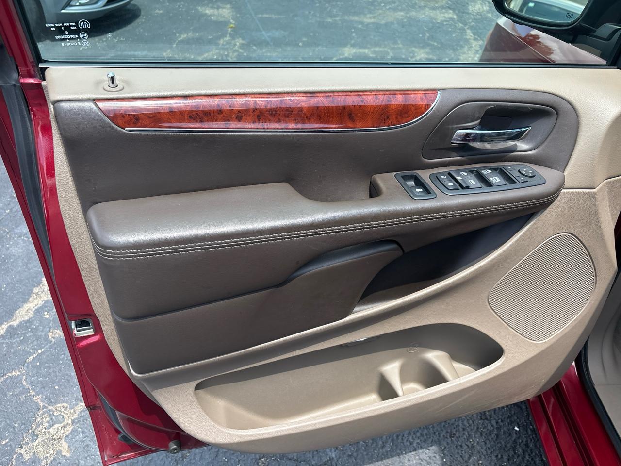 Chrysler Town & Country Touring-L 2014