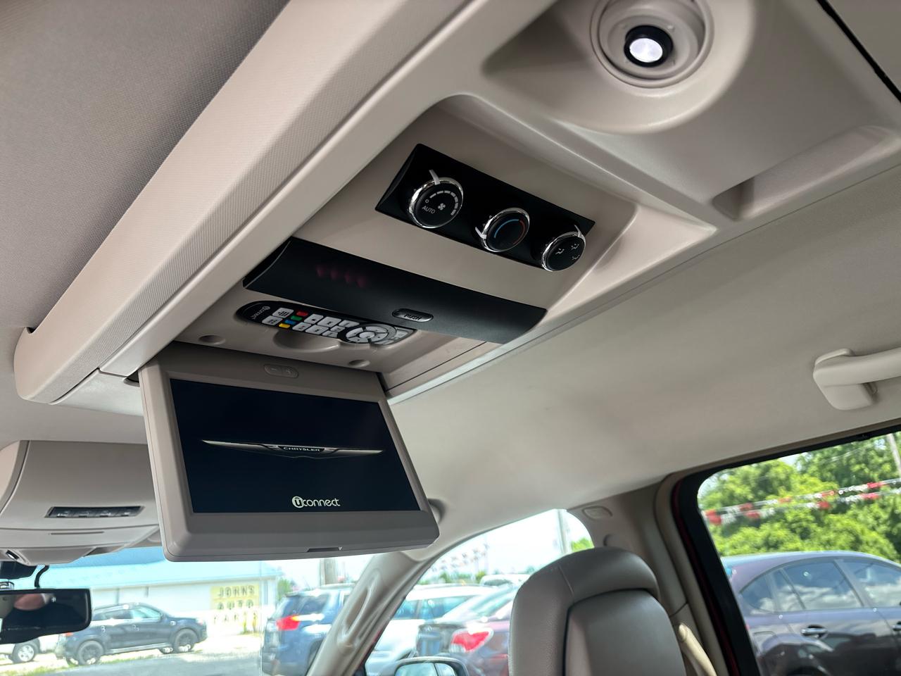 Chrysler Town & Country Touring-L 2014