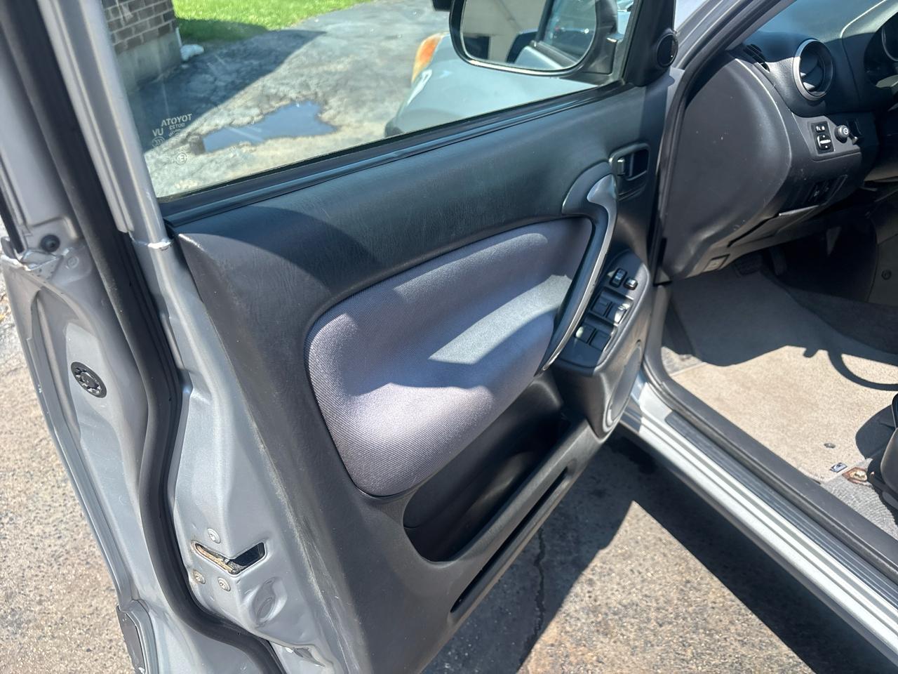 Toyota RAV4 2WD 2005