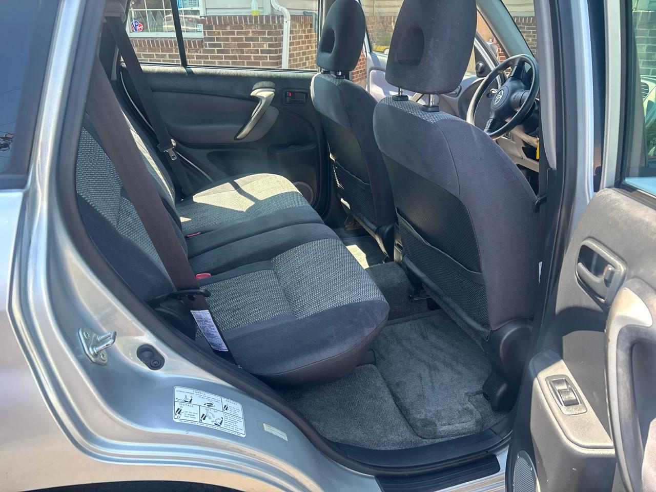 Toyota RAV4 2WD 2005
