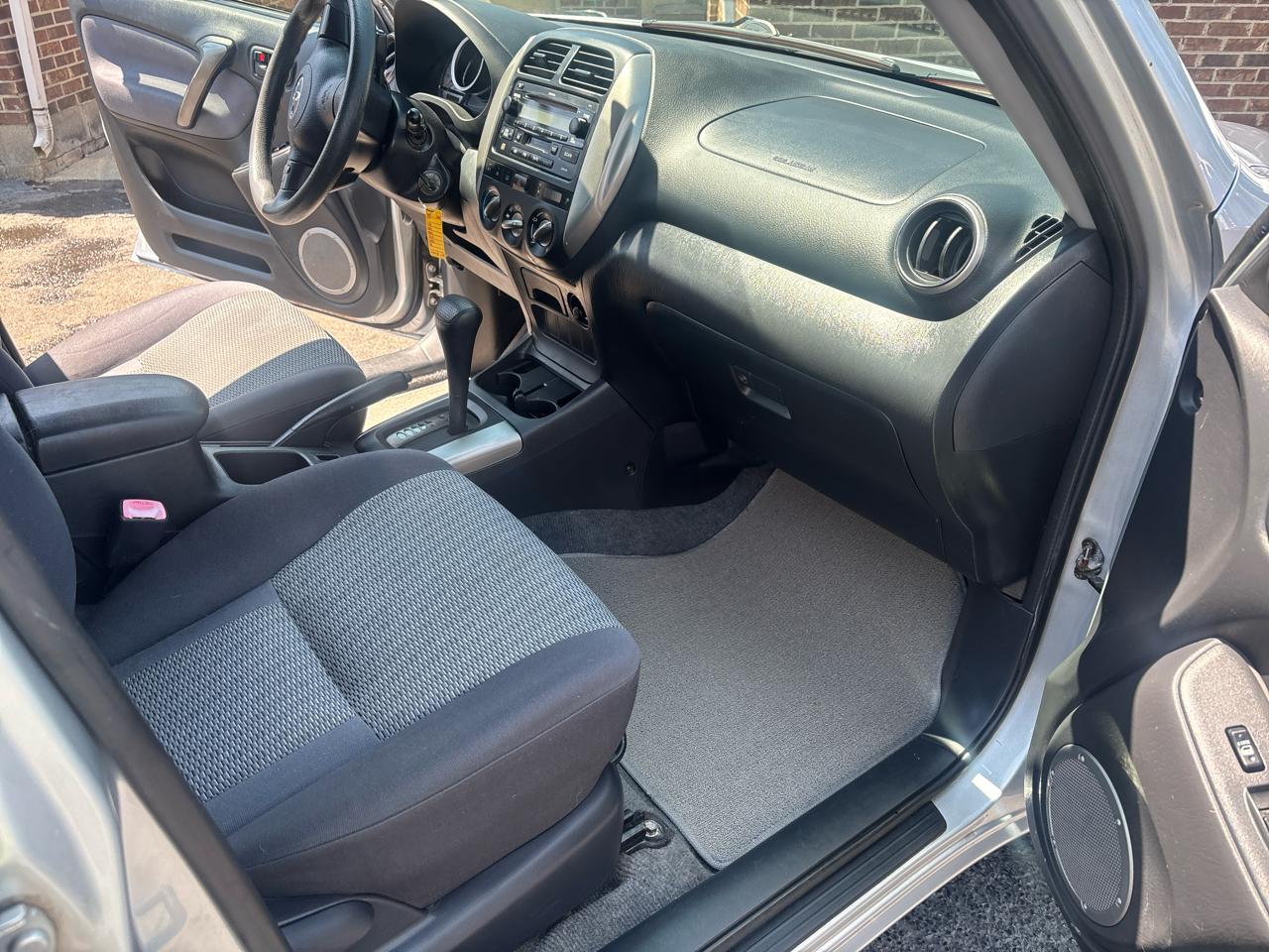 Toyota RAV4 2WD 2005