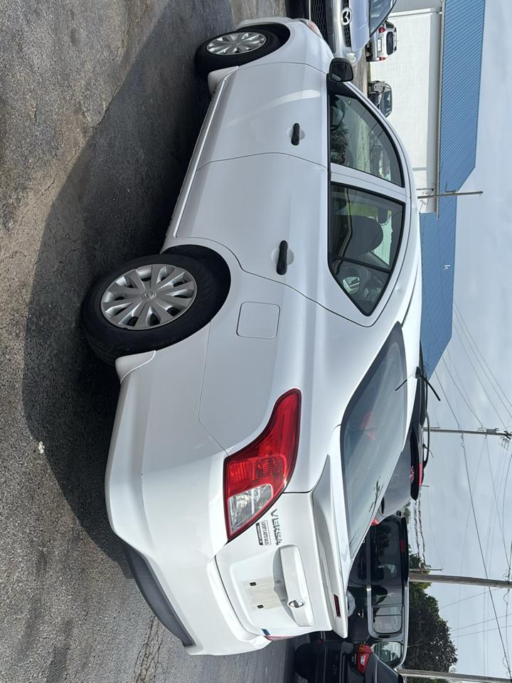 Nissan Versa 1.6 S 5M 2015