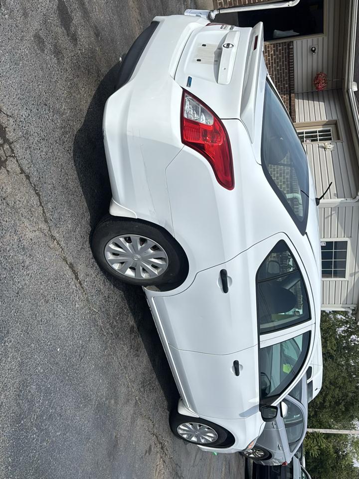 Nissan Versa 1.6 S 5M 2015