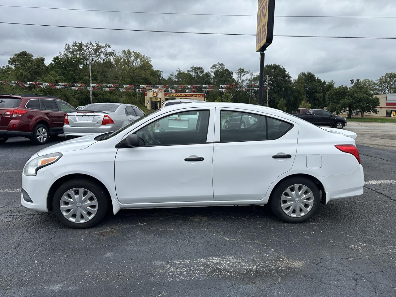 Nissan Versa photo 3