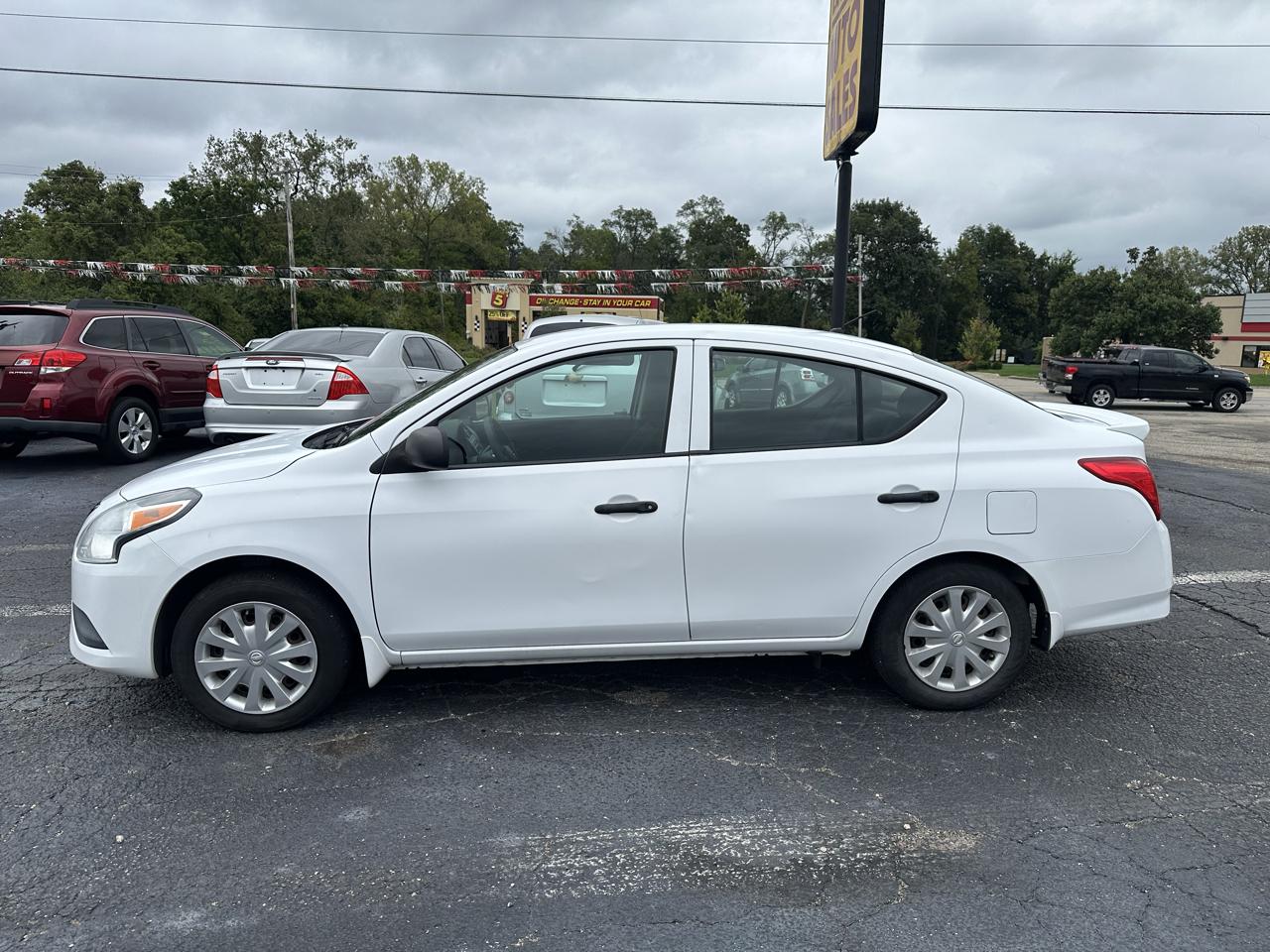 Nissan Versa photo 4