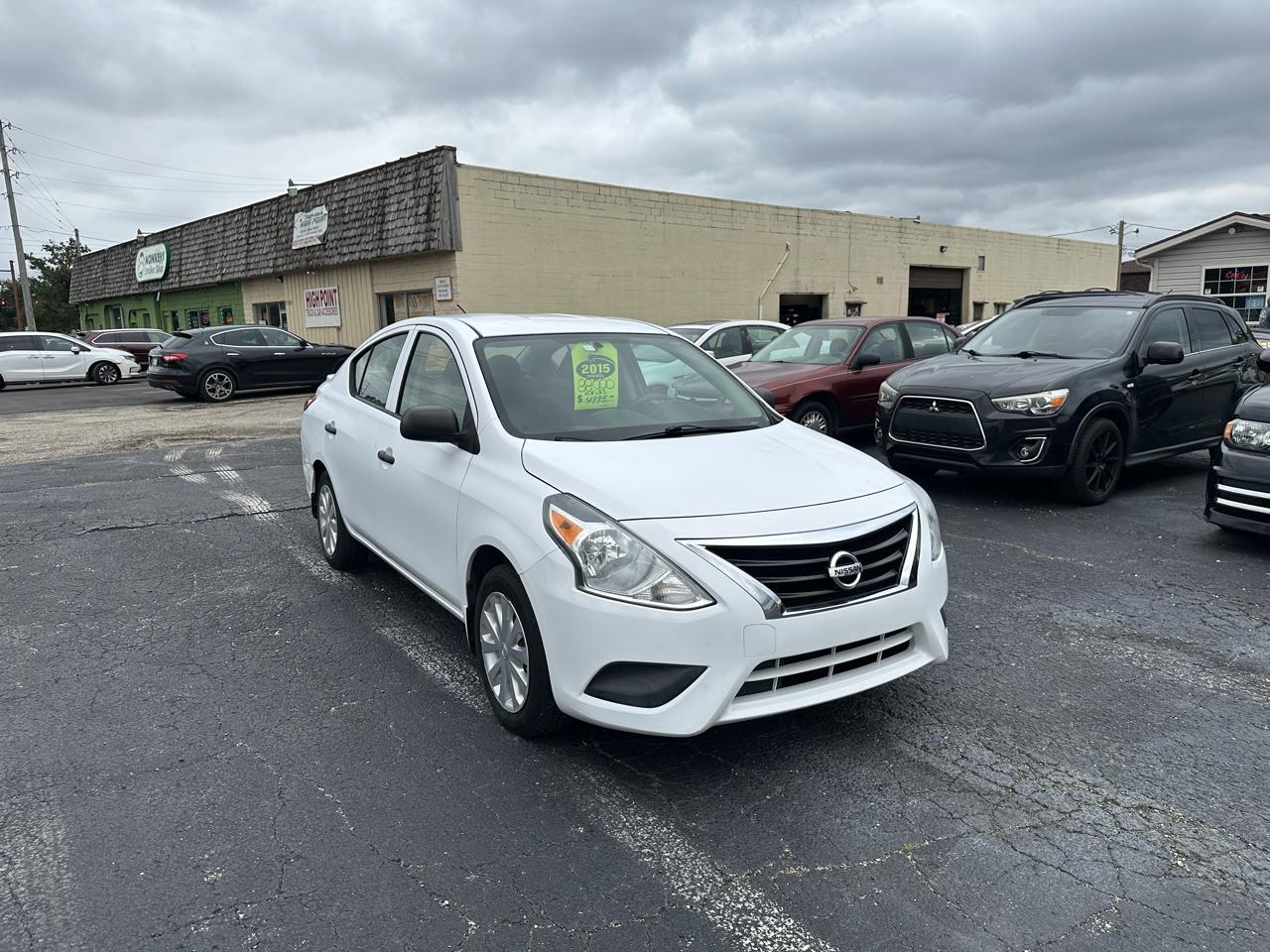 Nissan Versa photo 9