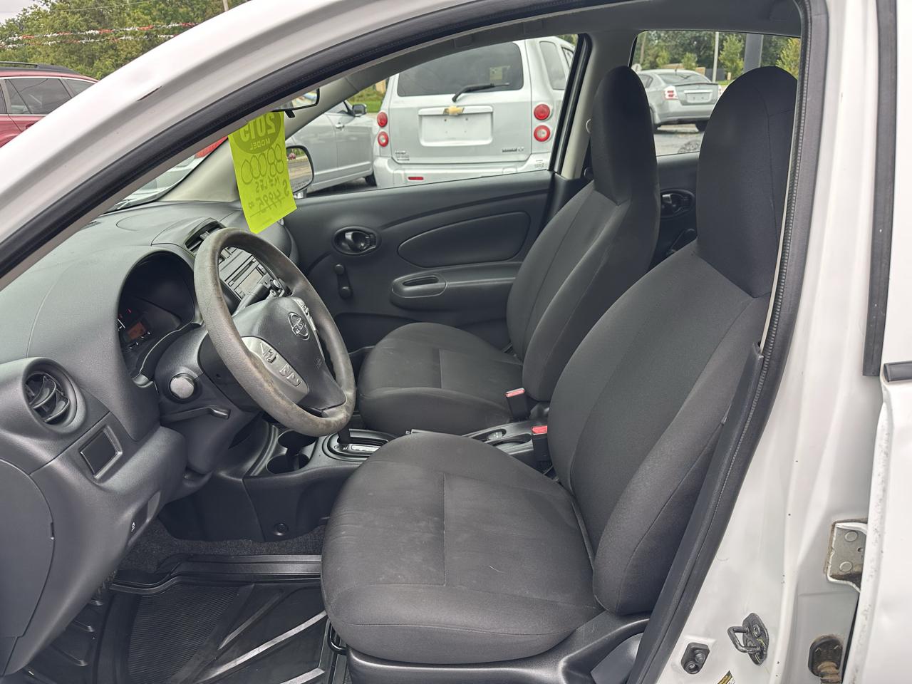 Nissan Versa photo 11