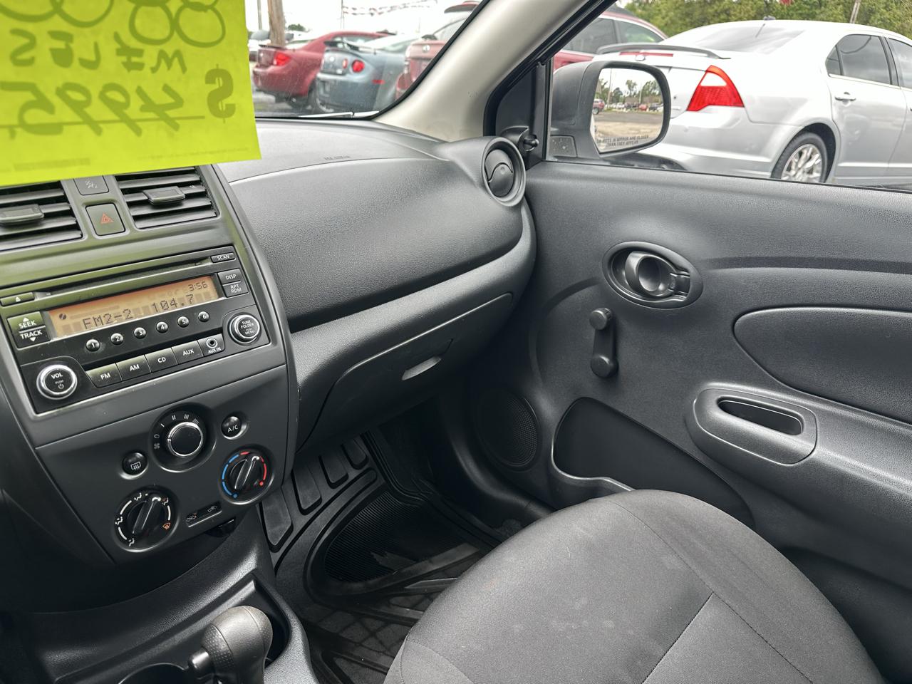 Nissan Versa photo 13