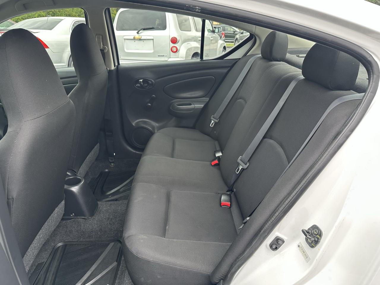 Nissan Versa photo 15