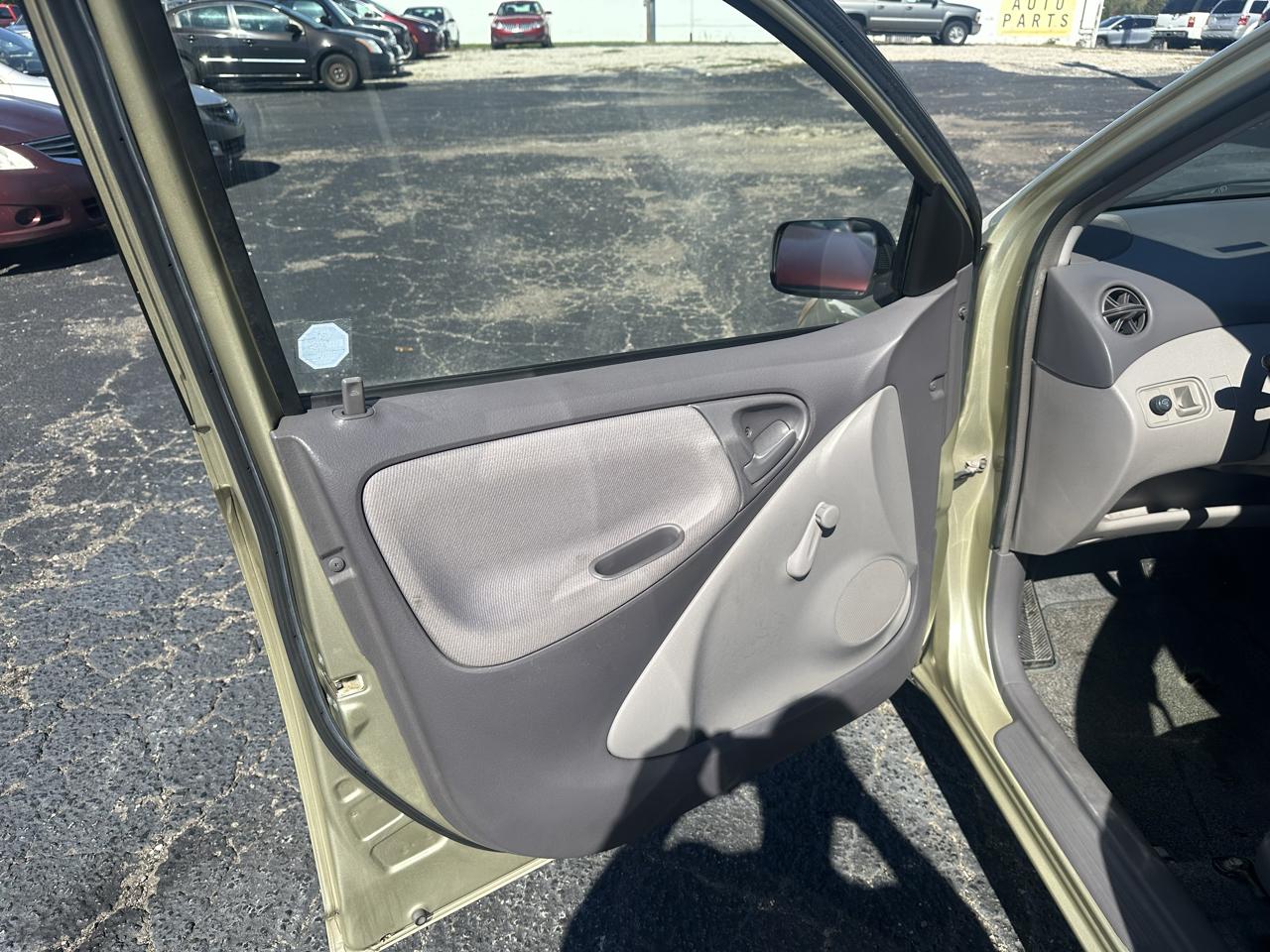 Toyota Echo photo 10