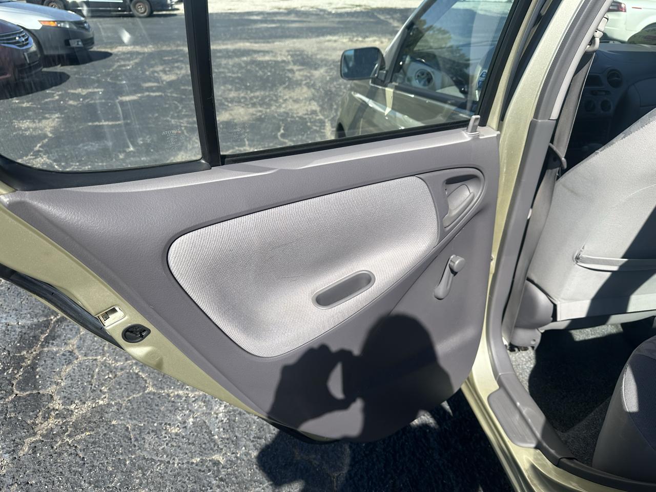 Toyota Echo photo 14