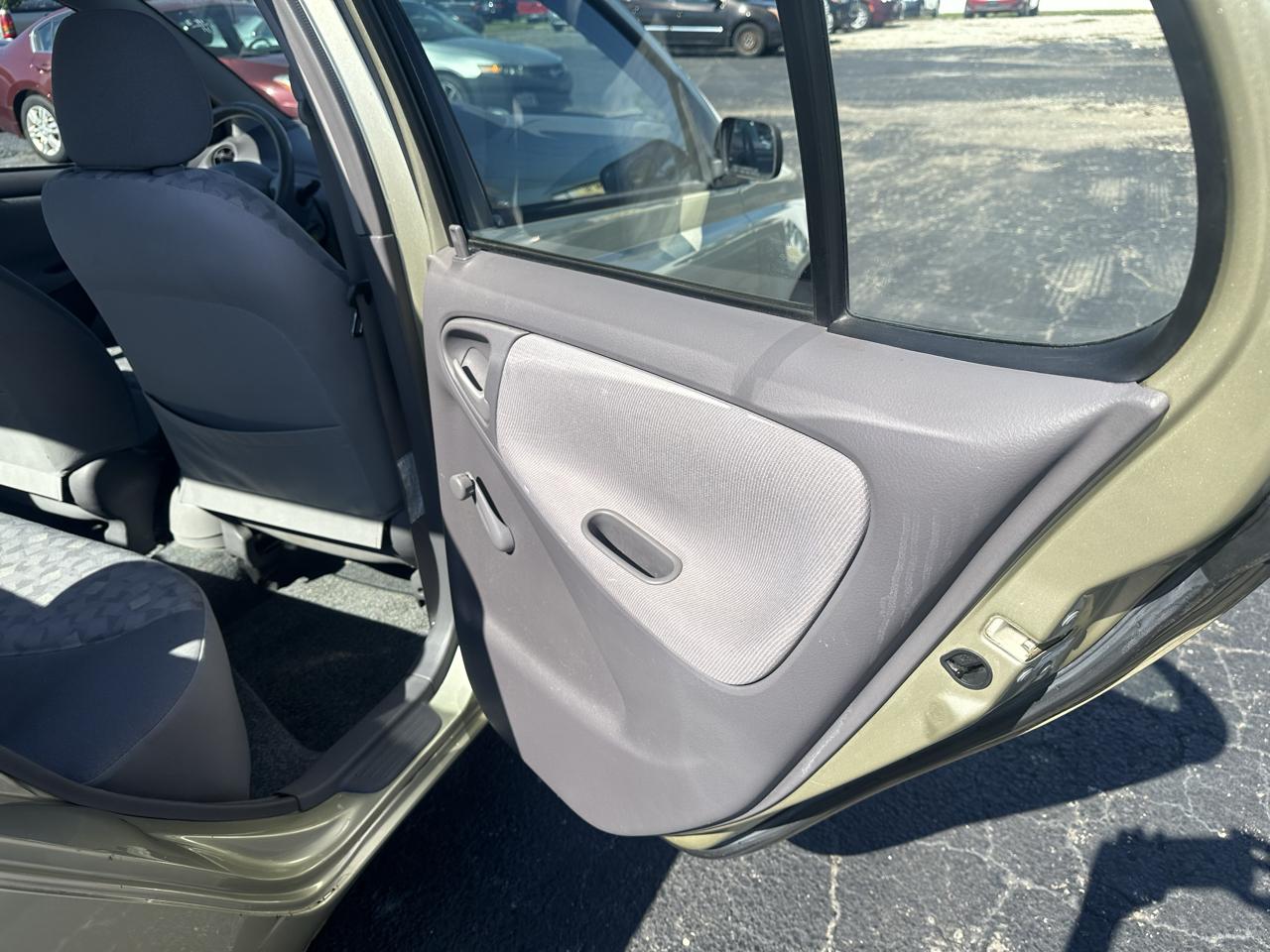 Toyota Echo photo 16