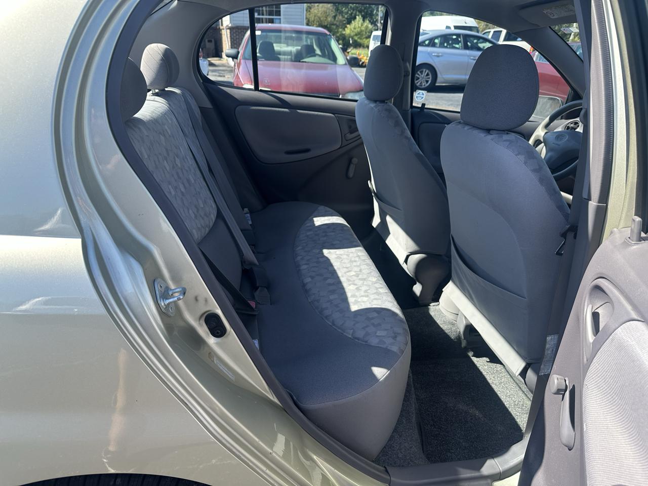 Toyota Echo photo 17