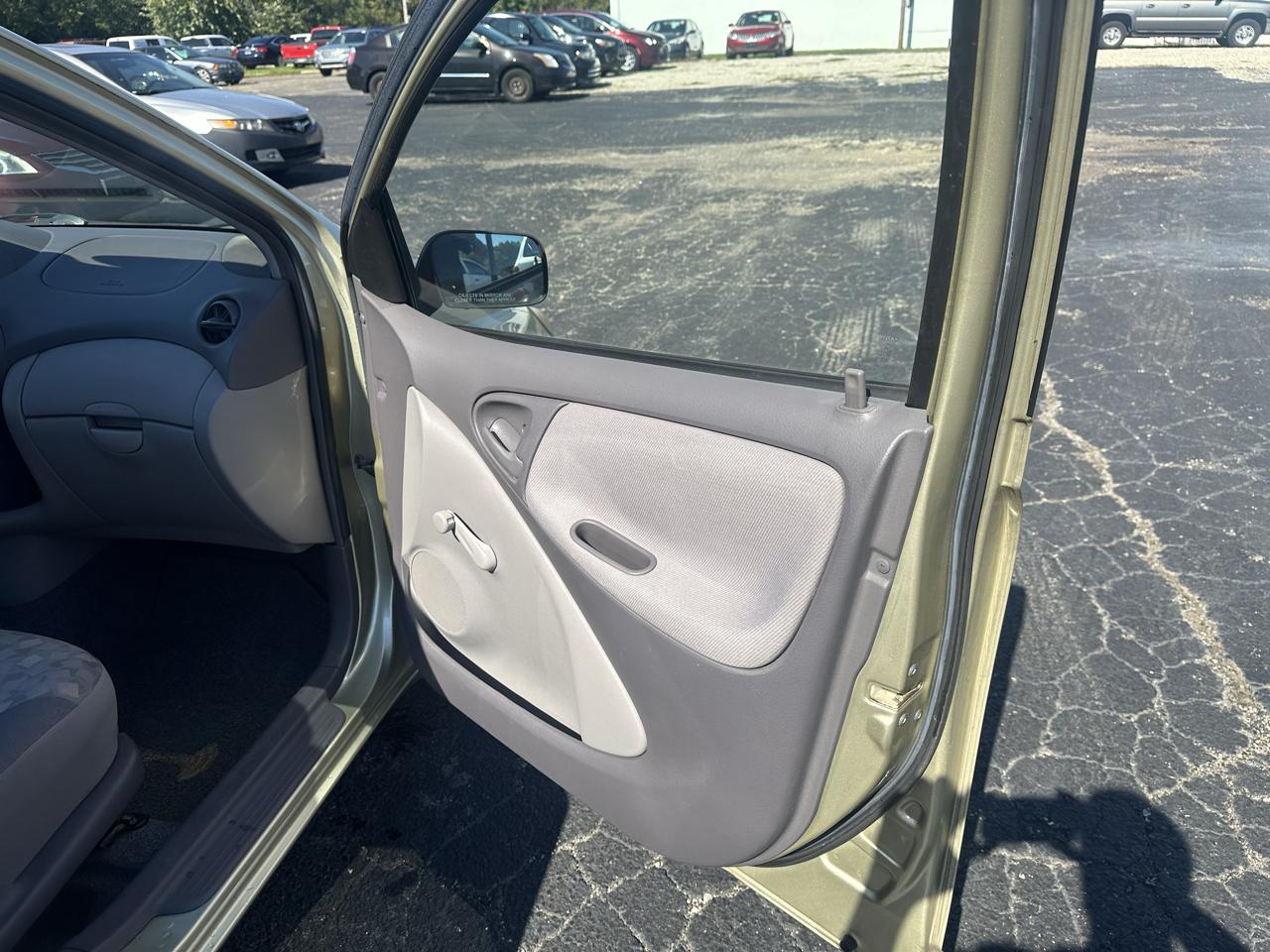 Toyota Echo photo 18