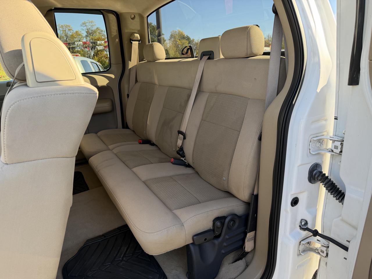 Ford F-150 Lariat SuperCab 5.5-ft Box 2WD 2004