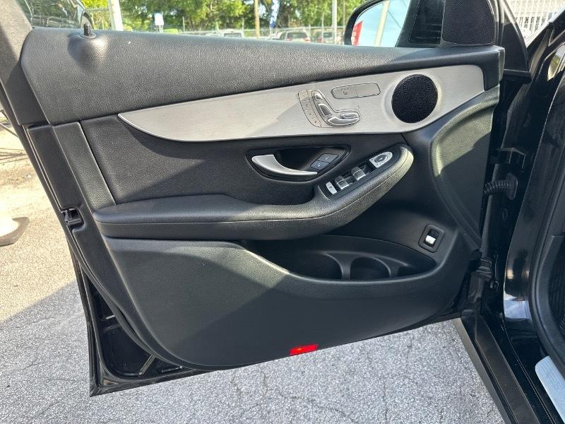 Mercedes-Benz GLC-Class GLC300 2019