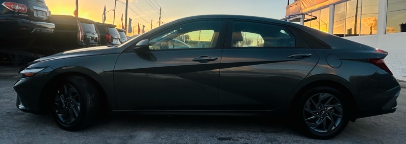 Hyundai Elantra SEL 2024