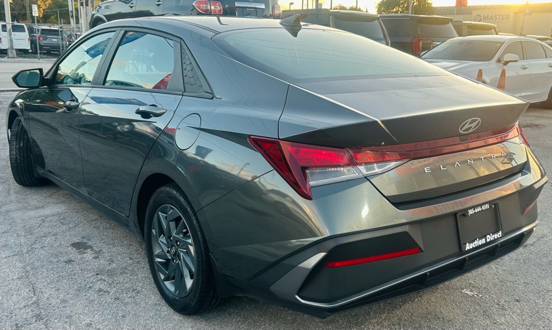 Hyundai Elantra SEL 2024