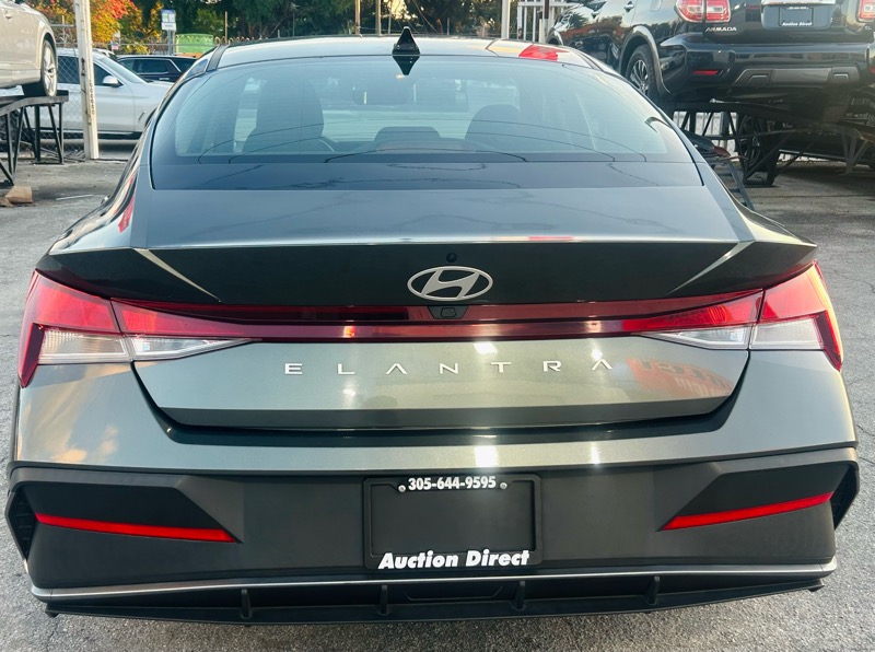 Hyundai Elantra SEL 2024