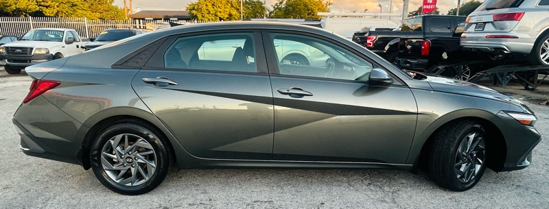 Hyundai Elantra SEL 2024