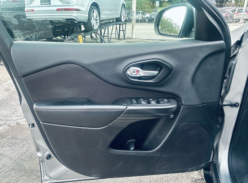 Jeep Cherokee Latitude FWD 2014