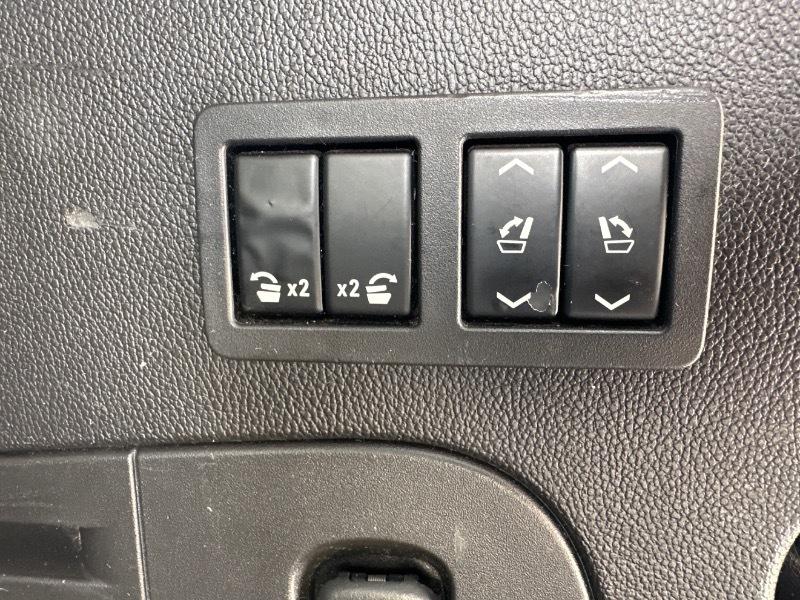 GMC Yukon Denali 4WD 2015