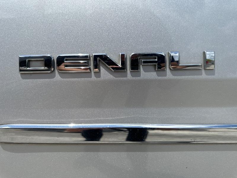 GMC Yukon Denali 4WD 2015