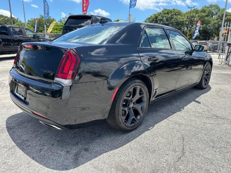 Chrysler 300 S V6 RWD 2021