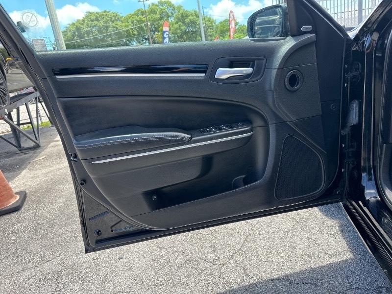 Chrysler 300 S V6 RWD 2021