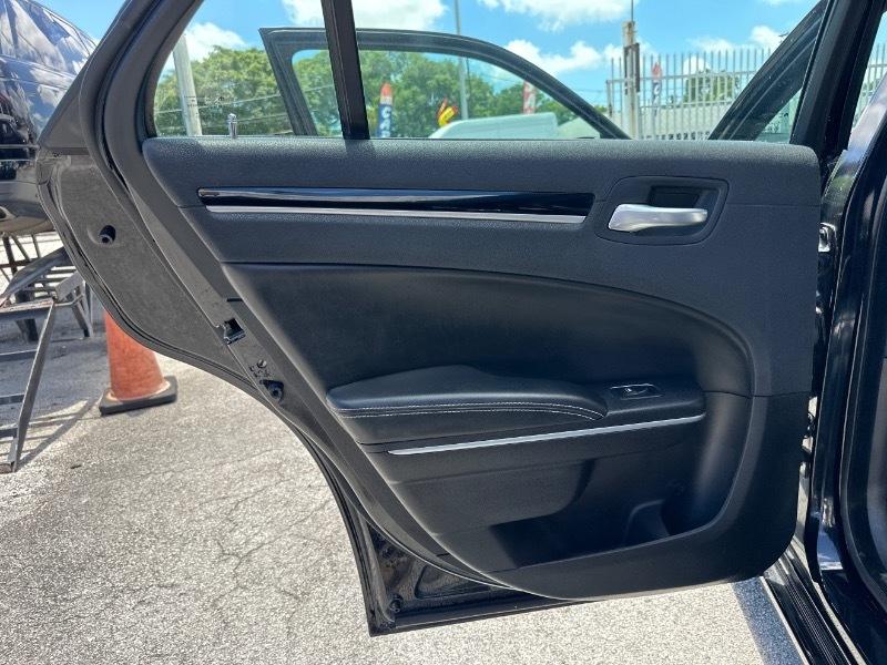 Chrysler 300 S V6 RWD 2021