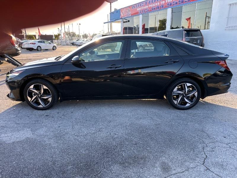 Hyundai Elantra SEL 2023
