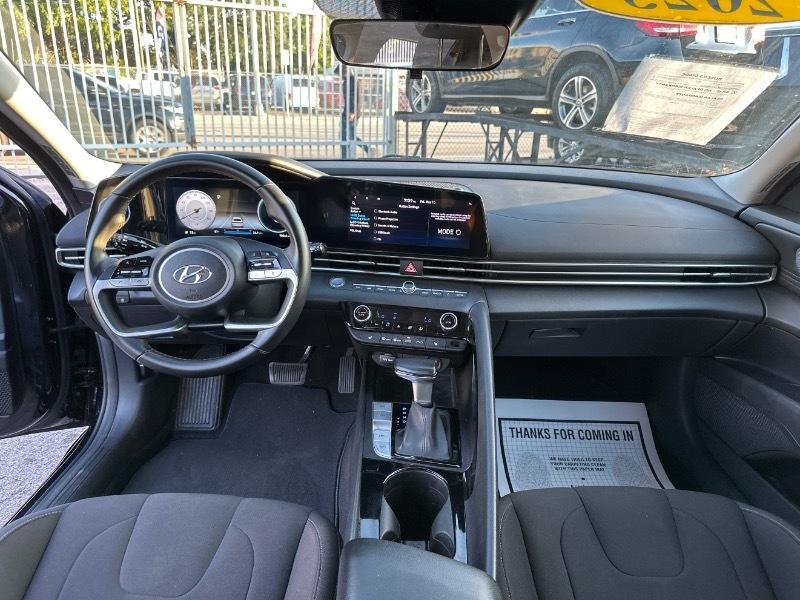 Hyundai Elantra SEL 2023