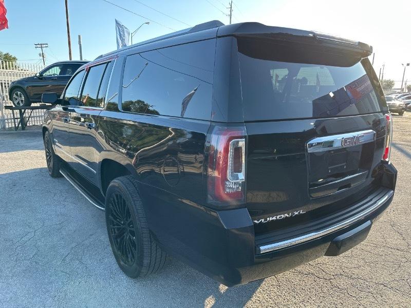 GMC Yukon XL Denali 4WD 2019
