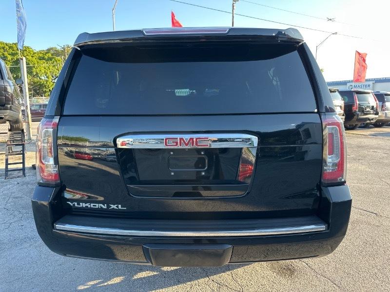 GMC Yukon XL Denali 4WD 2019