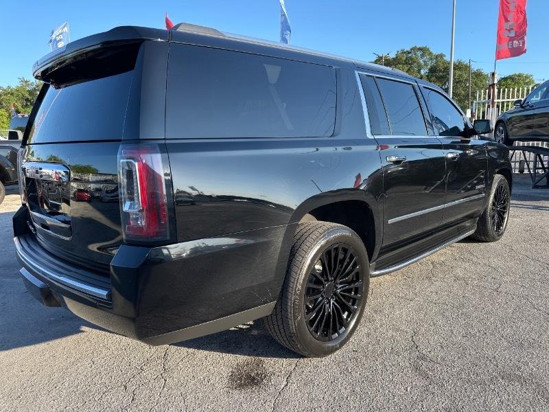 GMC Yukon XL Denali 4WD 2019